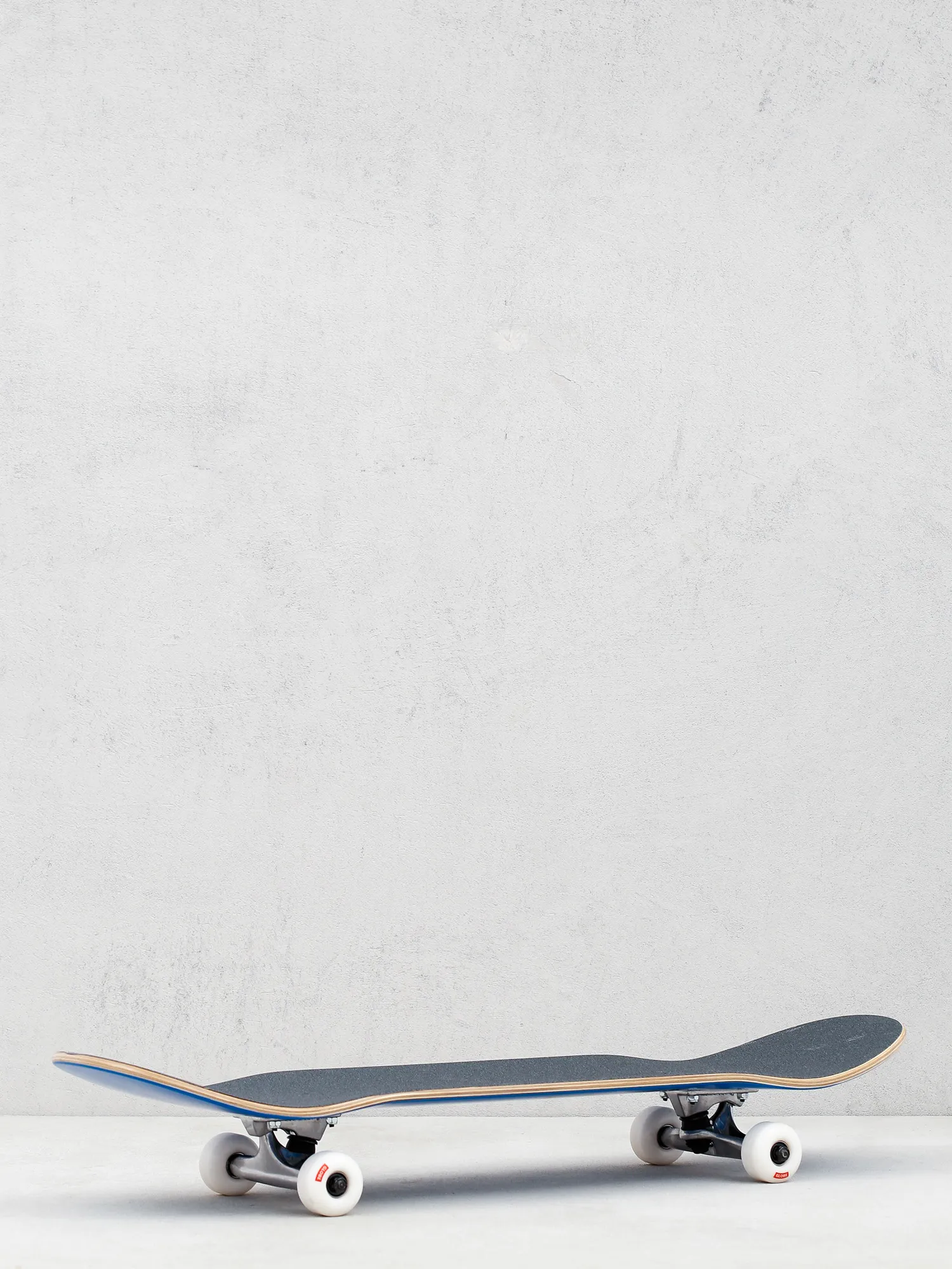 Globe Goodstock Skateboard (neon blue)