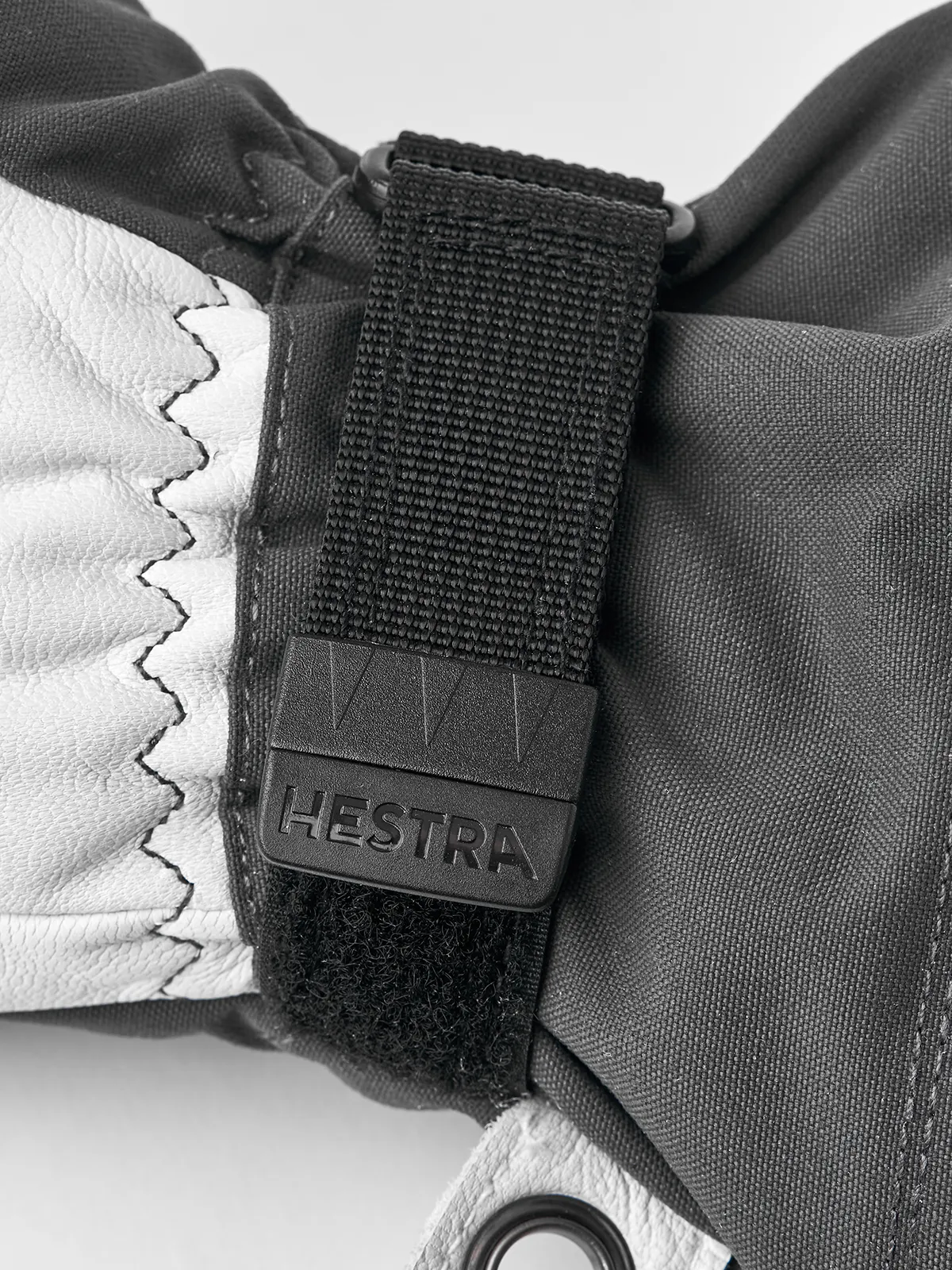 Hestra Army Leather Heli Ski Grey | Buy Hestra Army Leather Heli Ski Grey here | Outnorth