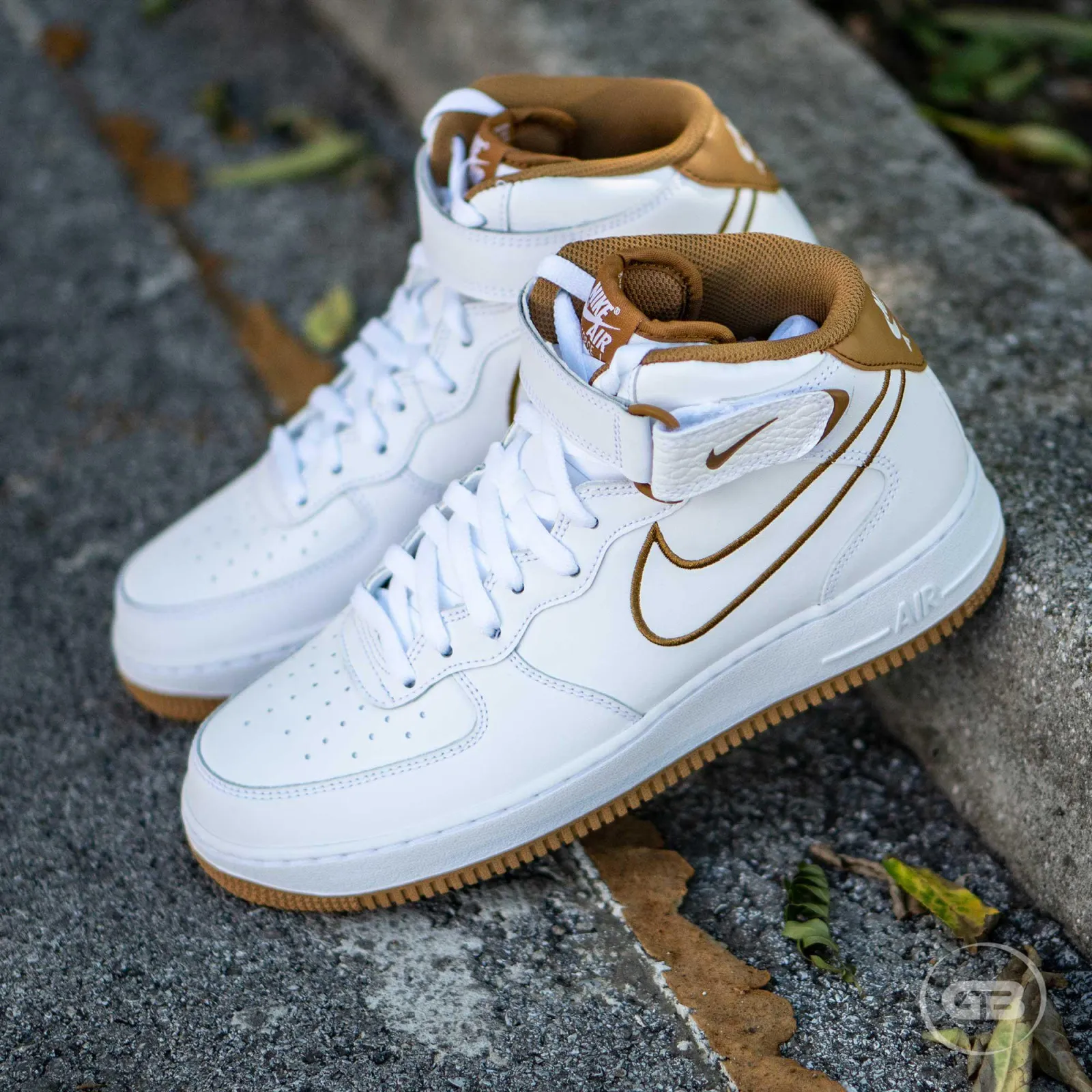 Nike Air Force 1 Mid "White Muted Bronze"