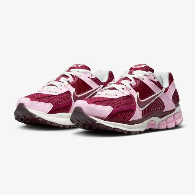 Nike women's air zoom vomero 5 (pink foam team red/ pink foam/ team red/ sail/ burgundy crush) sizes