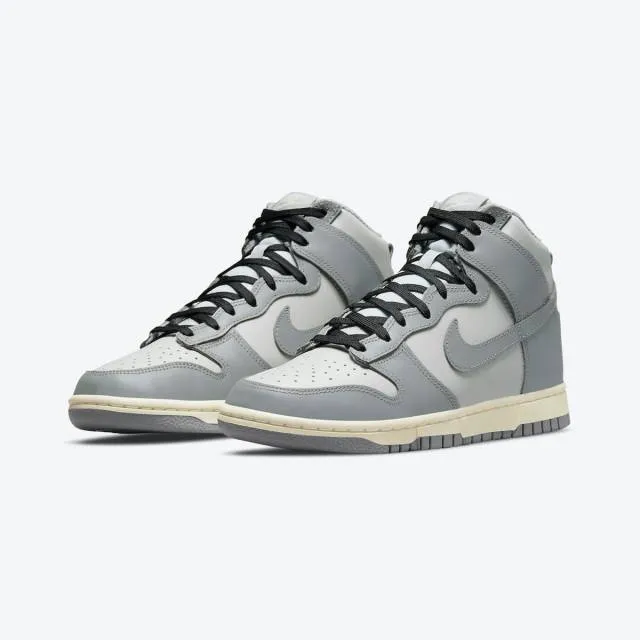 Nike Women's Dunk High (Aged Grey/ Grey/ White/ Sail/ Cr...