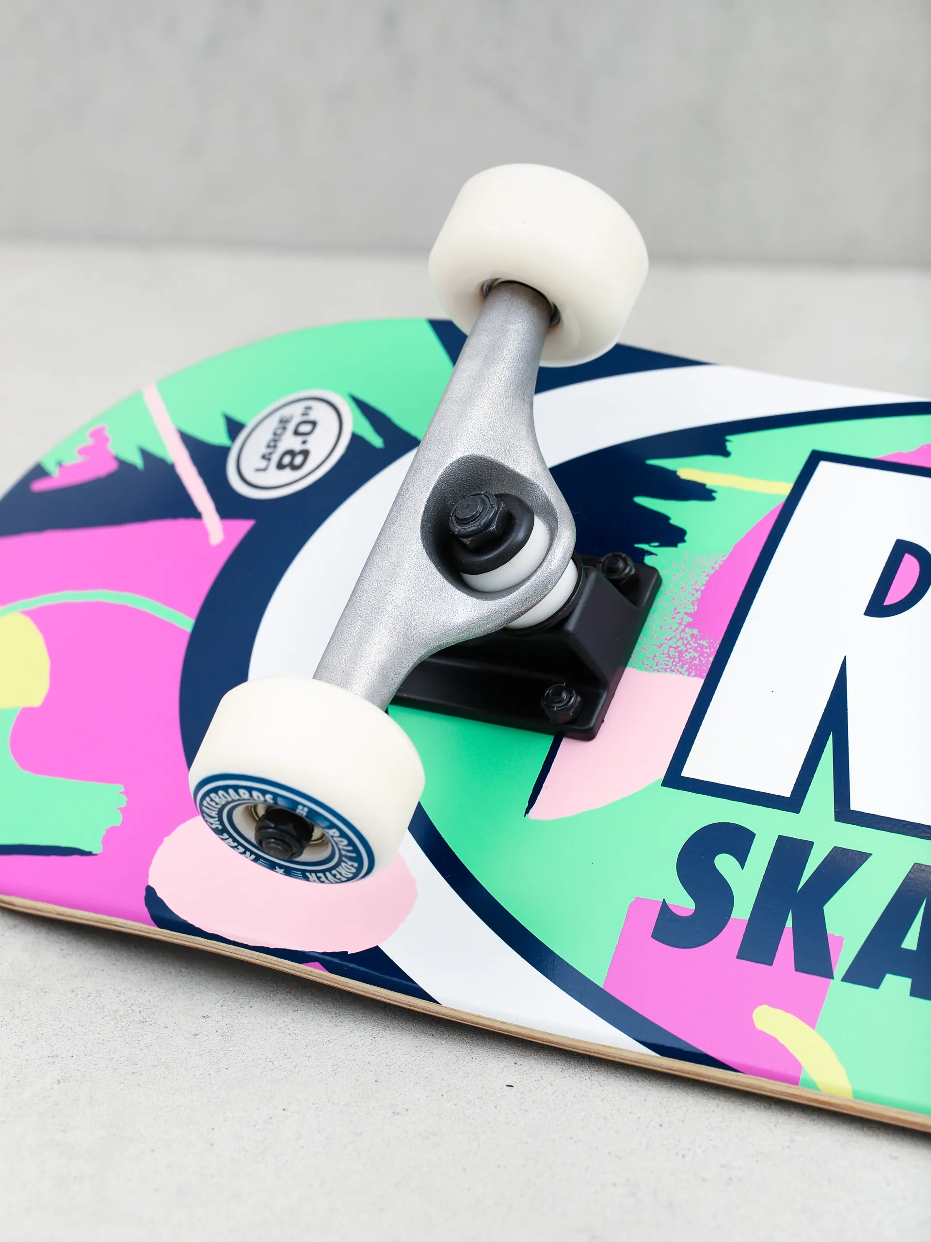 Real Outrun Oval Skateboard (assorted)